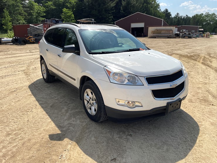 2012-chevrolet-traverse-ls-image-3