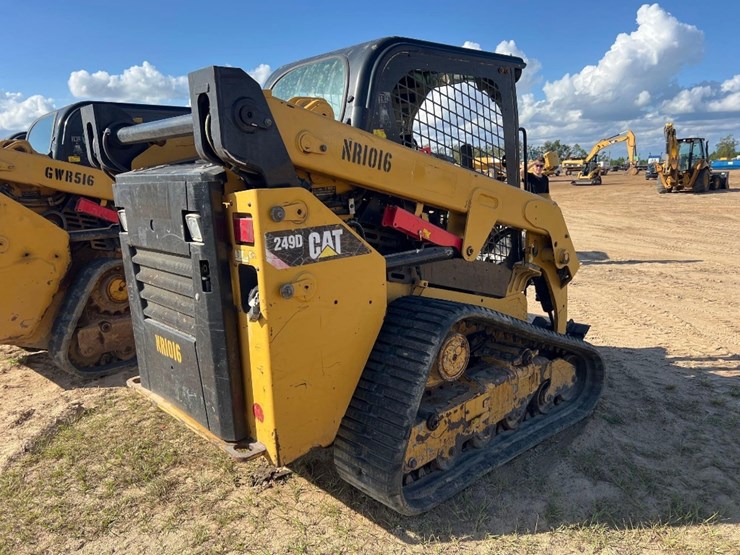 2017-caterpillar-249d-image-4