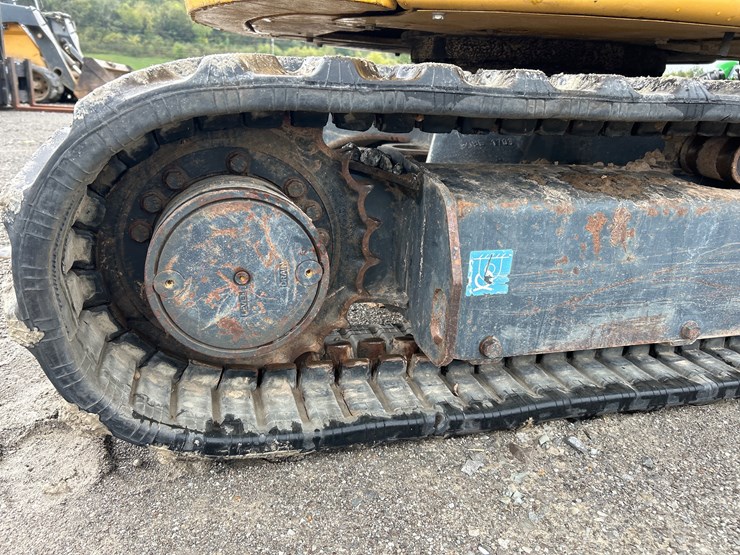 2017-deere-35g-image-12