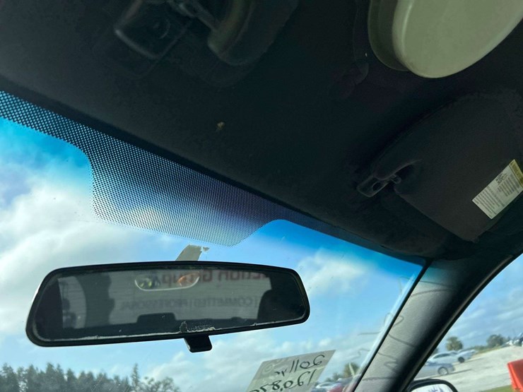 2011-ford-crown-victoria-sedan-image-19