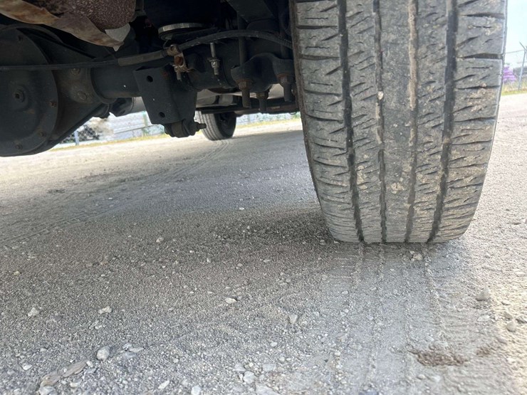 2019-chevrolet-express-2500-cargo-van-image-28