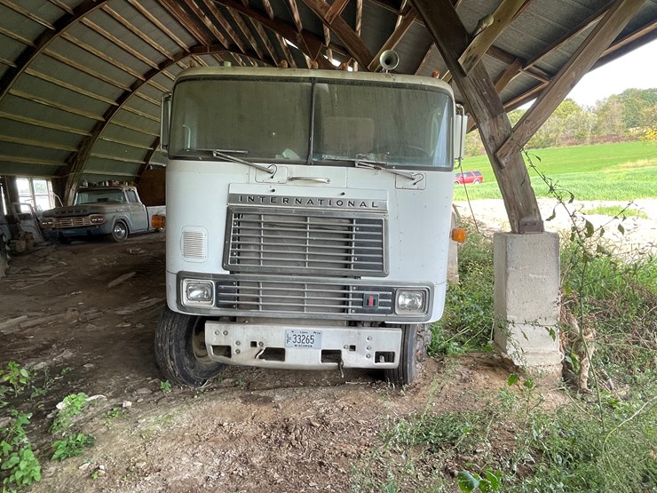 #4485-•-1981-international-cof-9670-grain-truck-(no-title)-image-2
