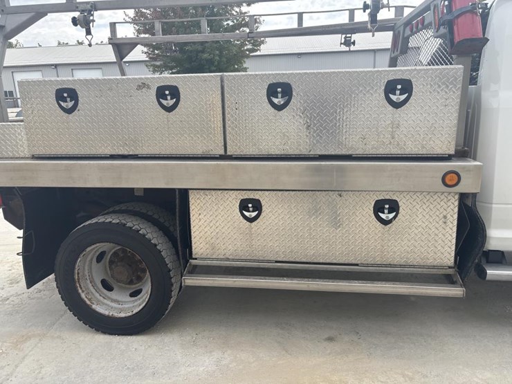2016-custom-flatbed-image-13