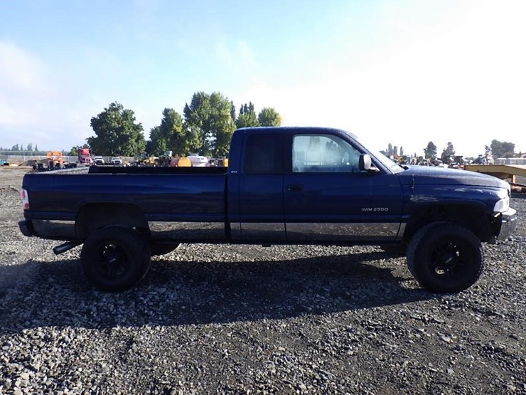 2001-dodge-2500-image-4