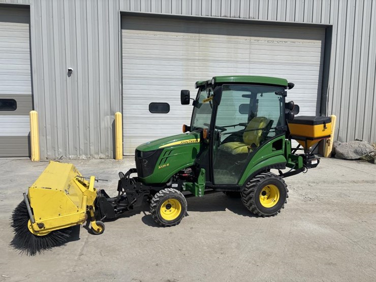 john-deere-1025-image-1