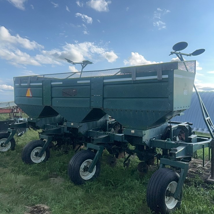 6 row Lockwood model 603 Accumatic potato planter