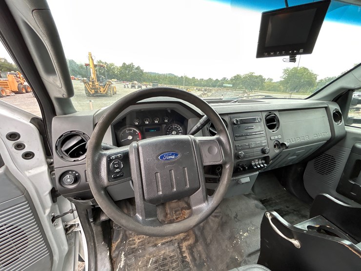 2013-ford-f550-image-13