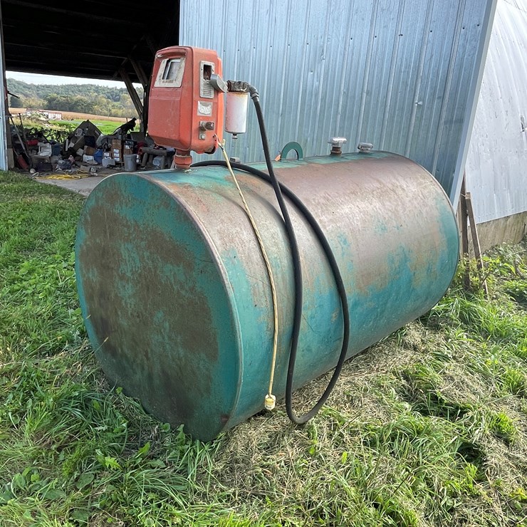 #4492 • 500 Gallon Fuel Barrel