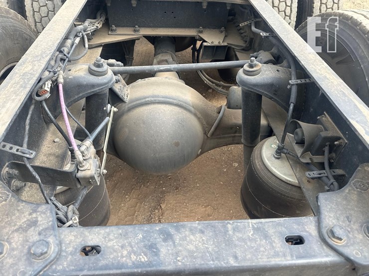 2019-kenworth-t680-image-11