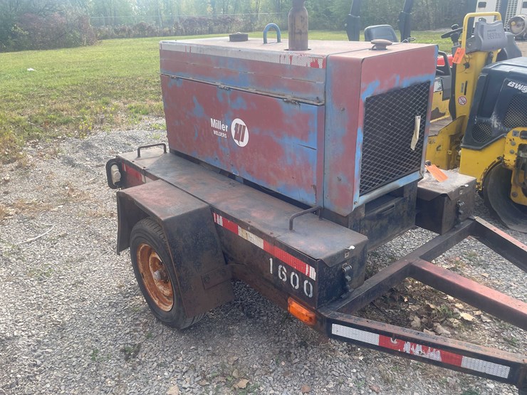 #8619-•-miller-big-40-welder-(aps)-image-4