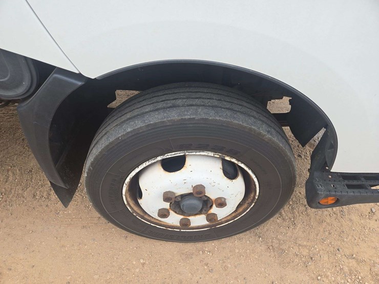 2019-hino-195-image-9