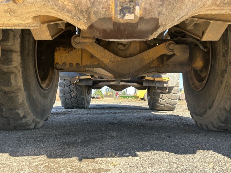 2004-volvo-a40d-image-45
