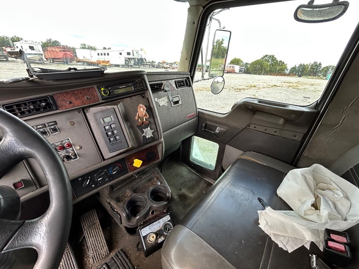 2007-kenworth-t300-image-15