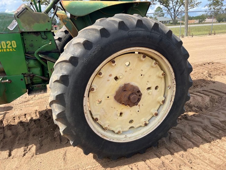 john-deere-3020-image-11