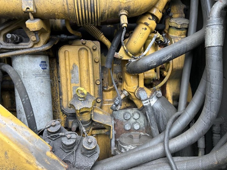 2014-deere-824k-image-57