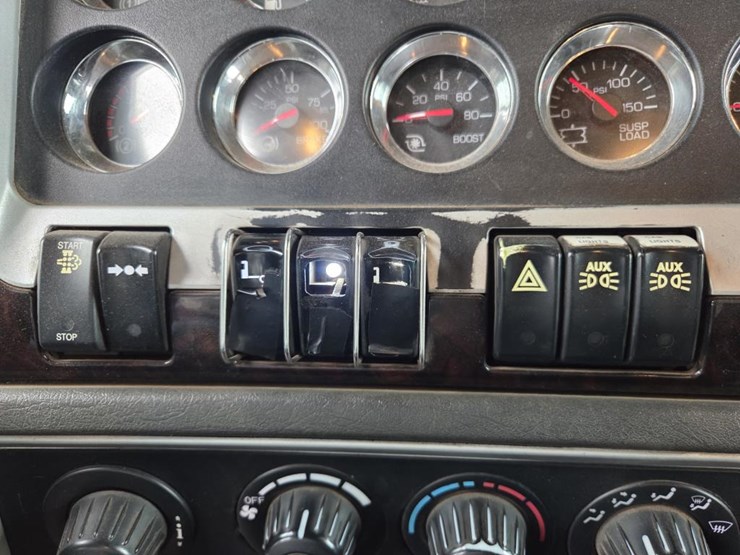 #1701-•-2013-kenworth-t800-log-truck-image-97