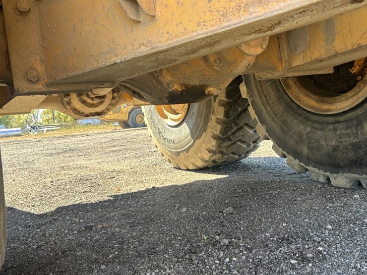 2004-volvo-a40d-image-46