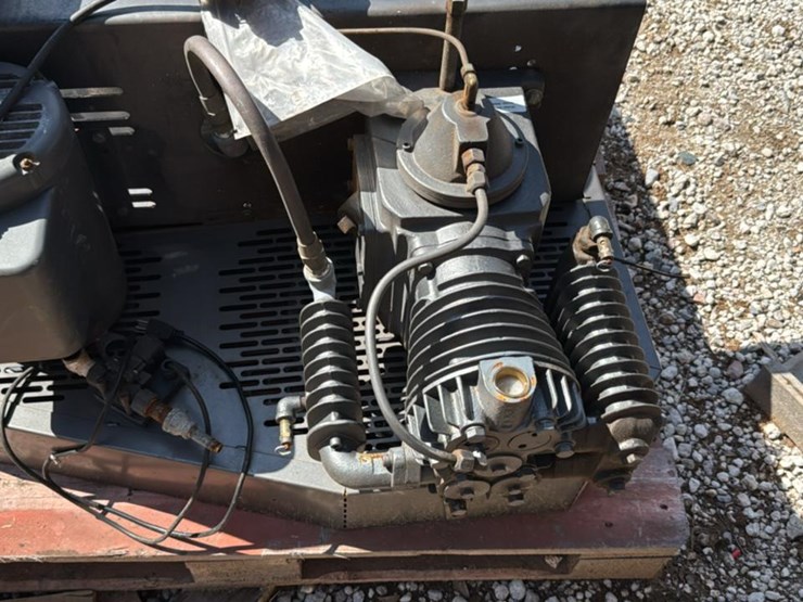 #109-•-stationary-air-compressor-image-8
