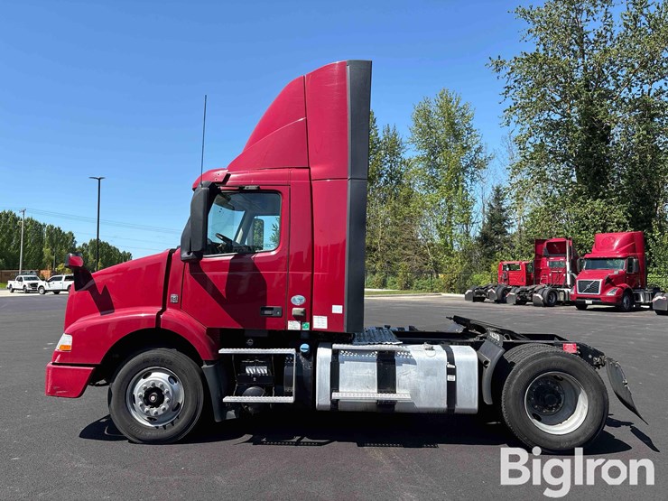 2016-volvo-vnm42t-truck-tractor-image-8