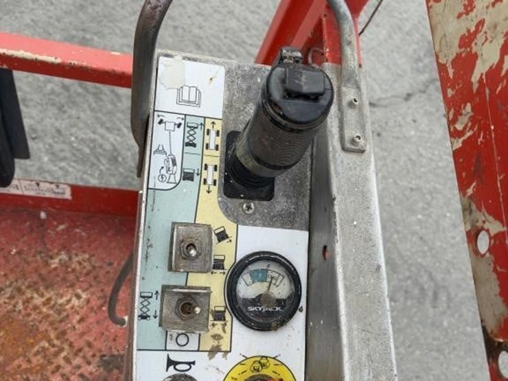 skyjack-sj-3219-scissor-lift-image-10