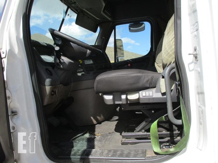 2012-freightliner-cascadia-125-image-7