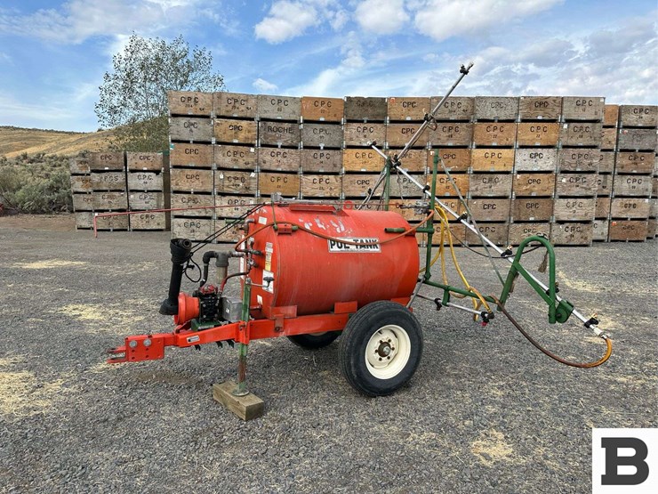 2006-rears-200-gallon-orchard-sprayer-with-spray-booms-image-2