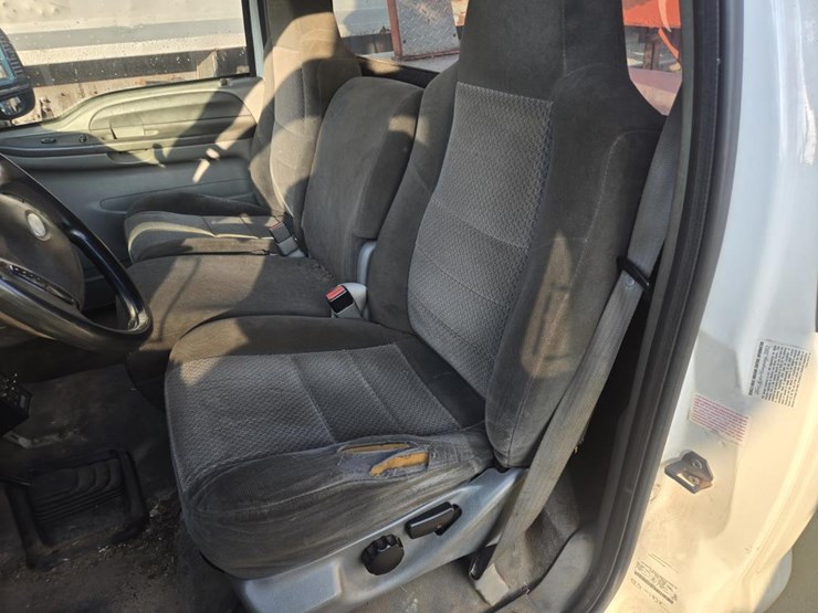 2003-ford-f550-image-40