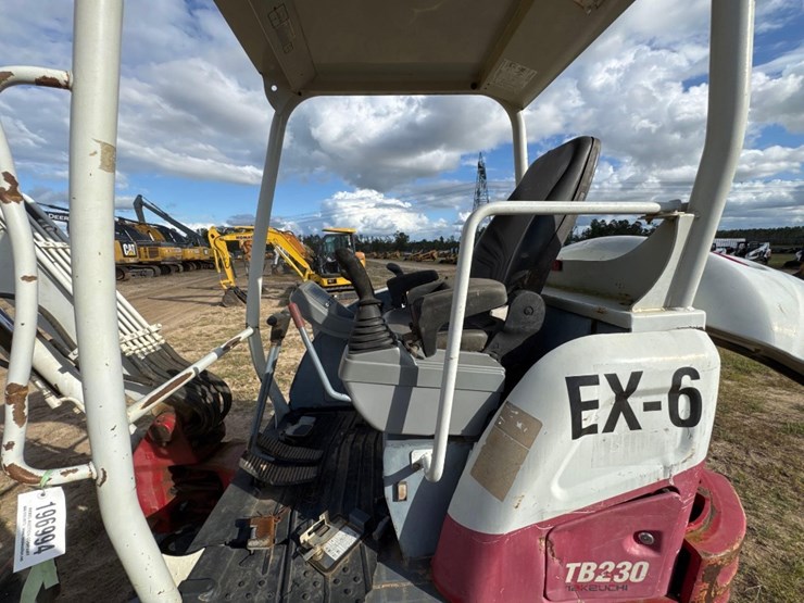 takeuchi-tb230-image-17