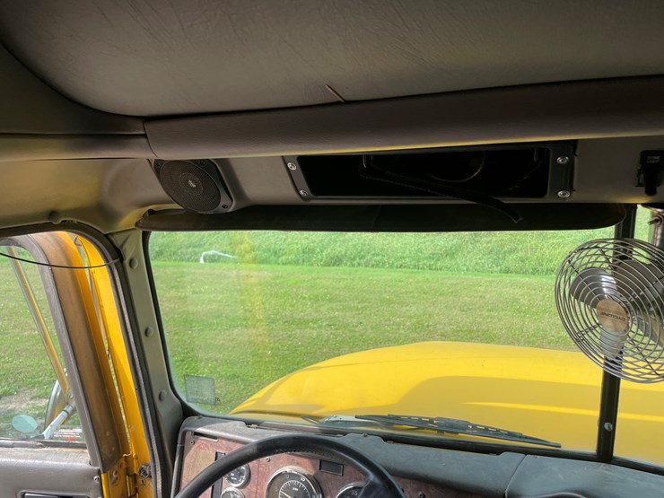 #1003-•-1997-international-semi-tractor-(has-wi-title)-image-72