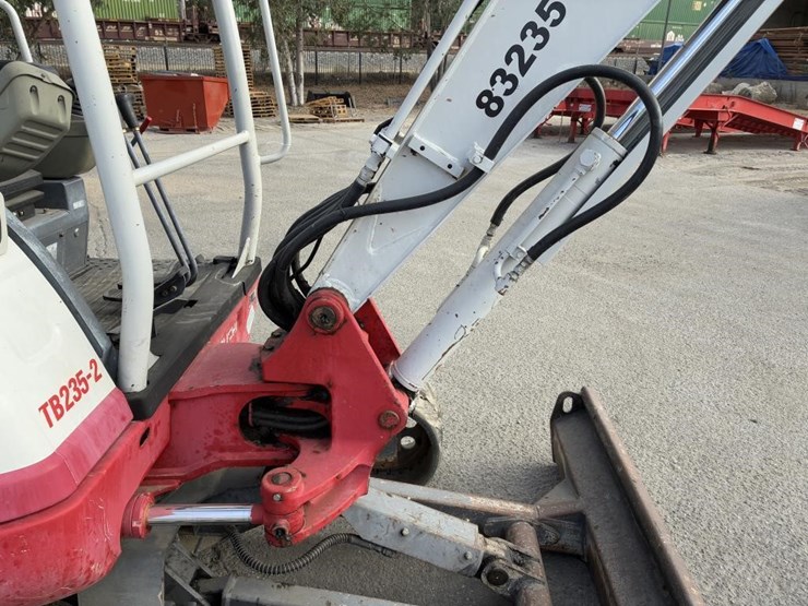 2018-takeuchi-tb253-2-excavator-image-12