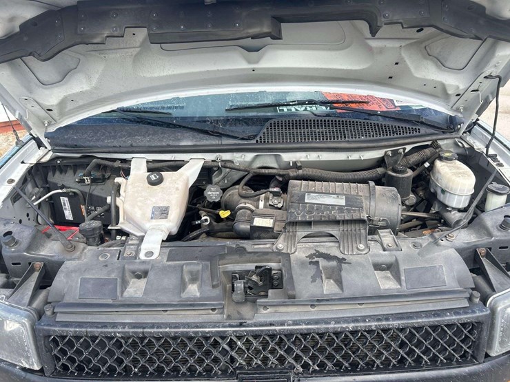 2019-chevrolet-express-2500-cargo-van-image-6