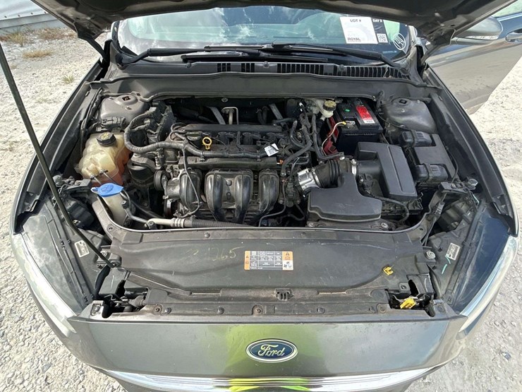 2013-ford-fusion-se-sedan-image-7