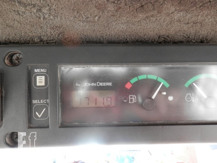 deere-320-image-14
