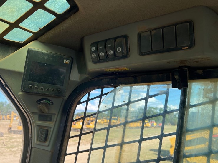 2017-caterpillar-299d2-image-20