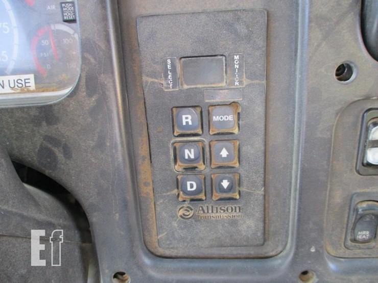 2012-freightliner-business-class-m2-106-image-11