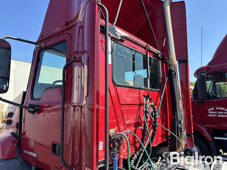 2015-mack-600-truck-tractor-image-15