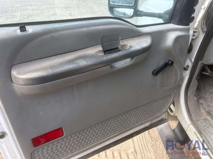 2004-ford-f550-image-10