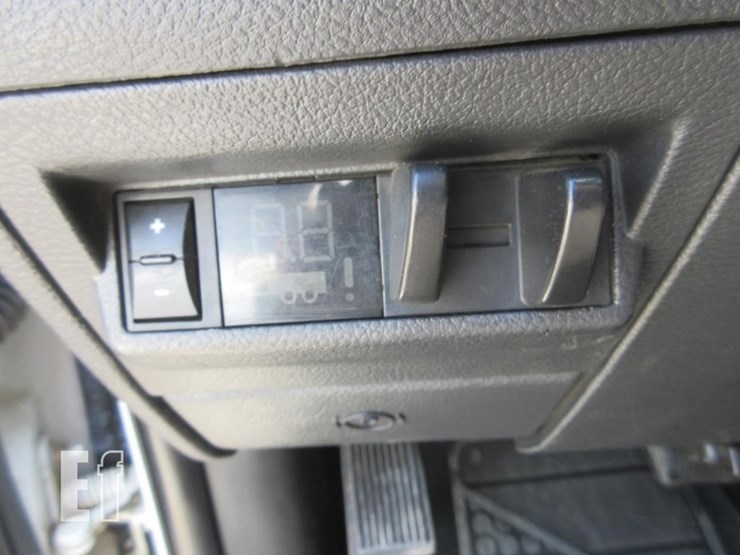 2011-dodge-3500hd-image-13