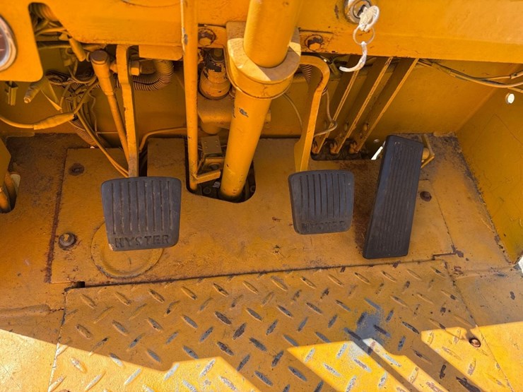 hyster-straight-mast-forklift-image-15