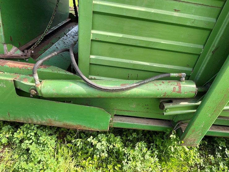 john-deere-200-image-11