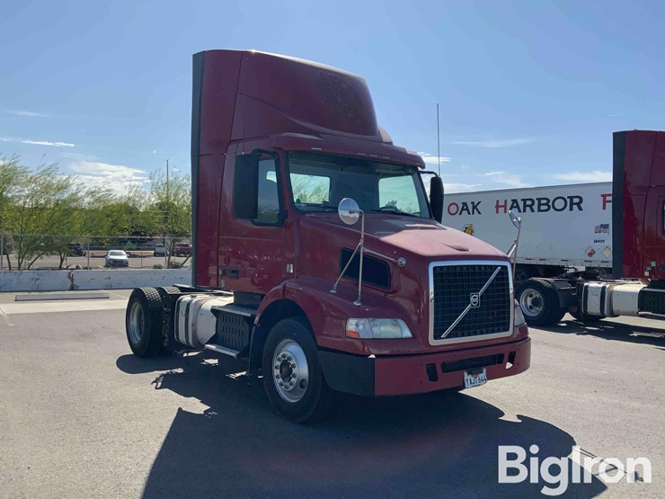 2016-volvo-vnm42t-truck-tractor-image-3
