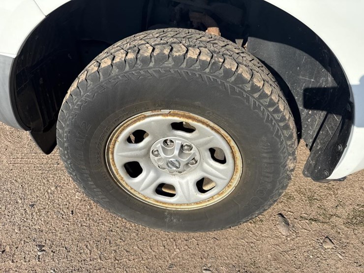 #2906-•-2017-nissan-pickup-truck-image-37