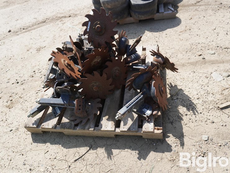 yetter-screw-adjust-trash-managers-image-8