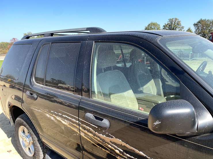 2004-ford-explorer-image-18