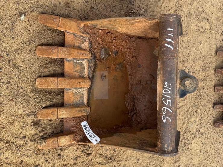 tag-24"-excavator-bucket-image-2