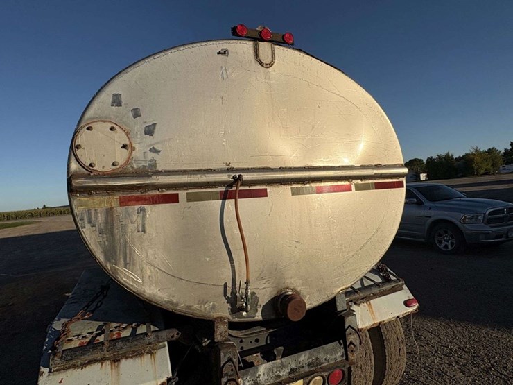 1989-international-8300-water-truck,-cummins-350,-10-speed,-tandem-axle,-246”-wb,-lopro-22.5-on-stee-image-18