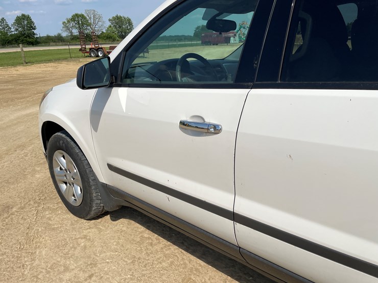 2012-chevrolet-traverse-ls-image-27