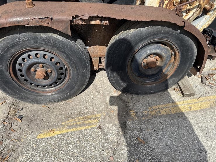 #2305-•-1953-ferguson-tractor-w/-tandem-axle-trailer-image-15