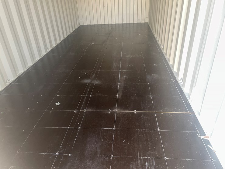 #304-•-20'-shipping-container-image-12