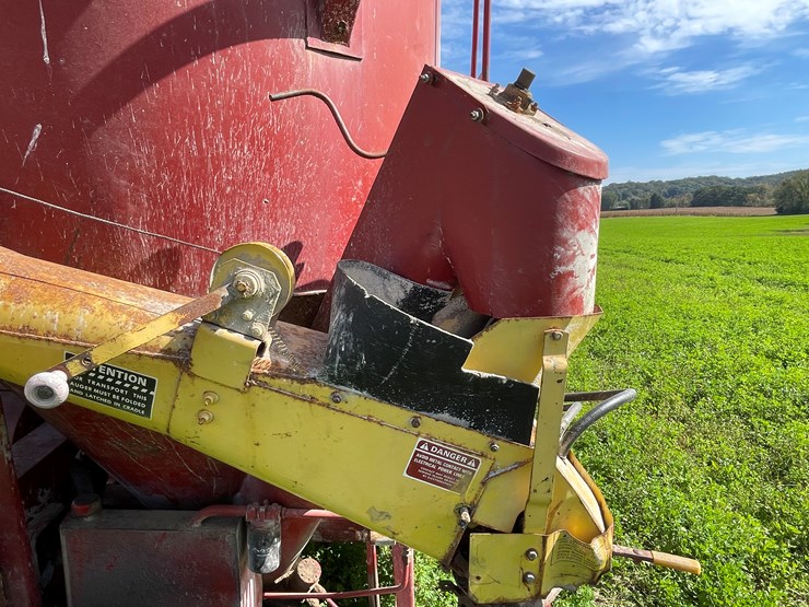 new-holland-355-image-9